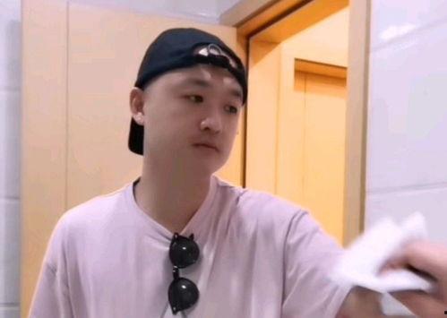 杨迪爆料艺人看粉丝视频,艺人如何通过观看粉丝视频互动  第1张